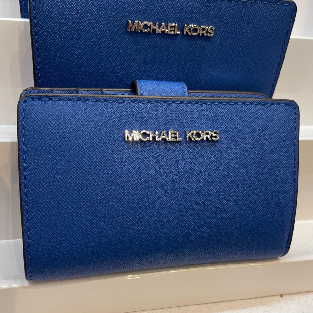 MICHAEL KORS Medium Saffiano Leather Bifold Wallet
Galaxy Blue 
NWT